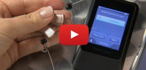 Vidéo sur la synchronisation des aides auditives avec le surflink mobile
