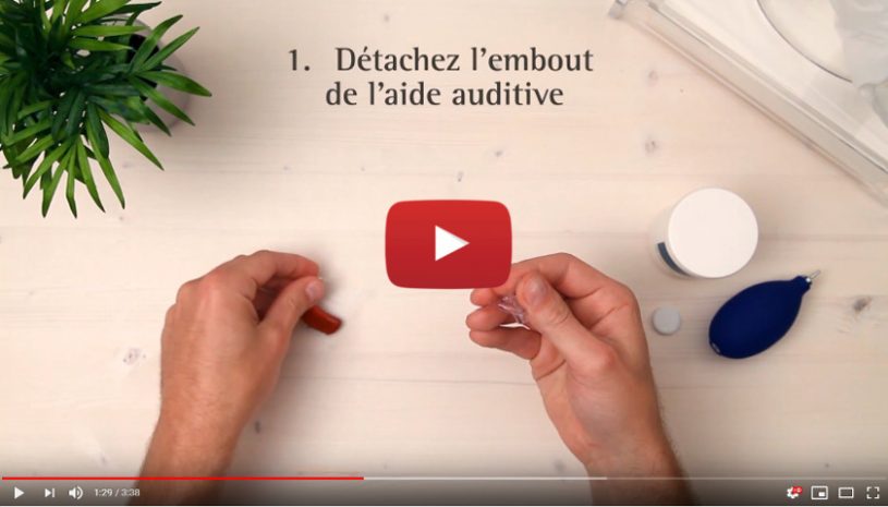 Tutoriel vidéo pour nettoyer vos aides auditives avec un embout de la marque Phonak