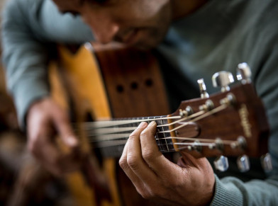 La musique et l'audition étroitement liés