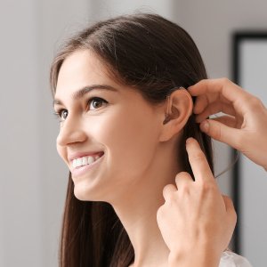 Découvrez les bijoux d'oreille pour les personnes malentendantes, avec Audition Conseil France