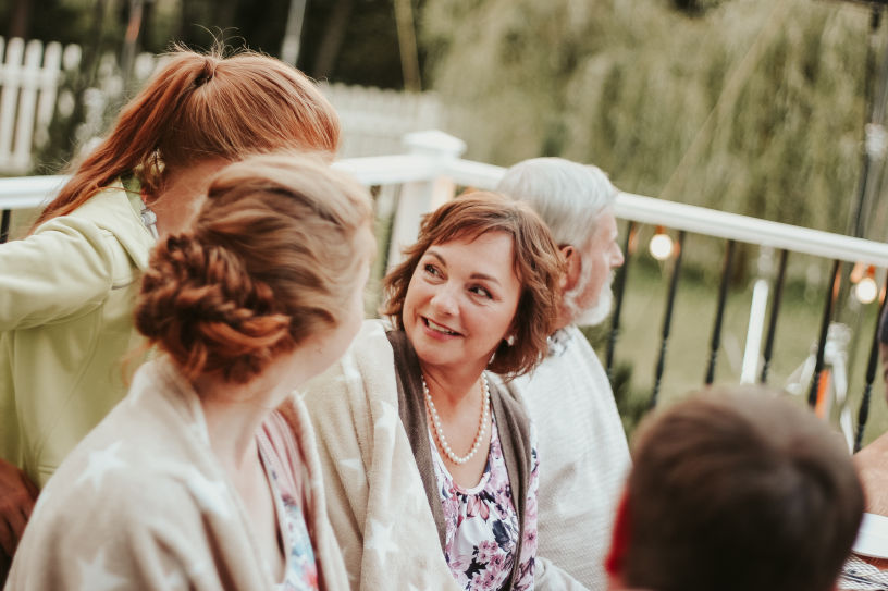 Tout savoir sur la surdité moyenne chez l'adulte et l'enfant, avec vos audioprothésistes Audition Conseil France